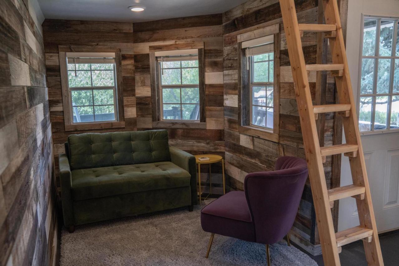 The Huckleberry A Teton Tiny Home ドリッグス エクステリア 写真